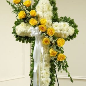 Венок из живых цветов «Крест»